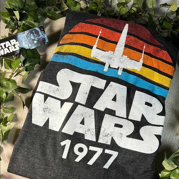 🌠Star Wars 1977 Gray Tee with colorful Design - Picture 7 of 7